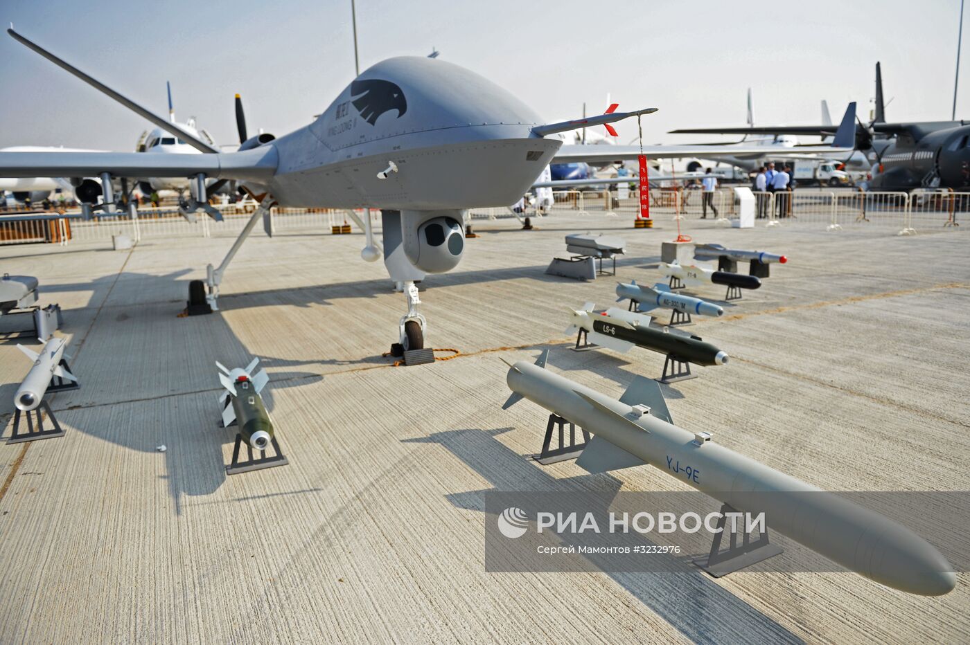 Вице-премьер Д. Рогозин посетил выставку Dubai Airshow 2017