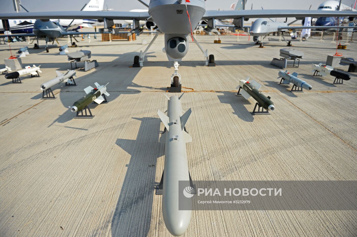 Вице-премьер Д. Рогозин посетил выставку Dubai Airshow 2017