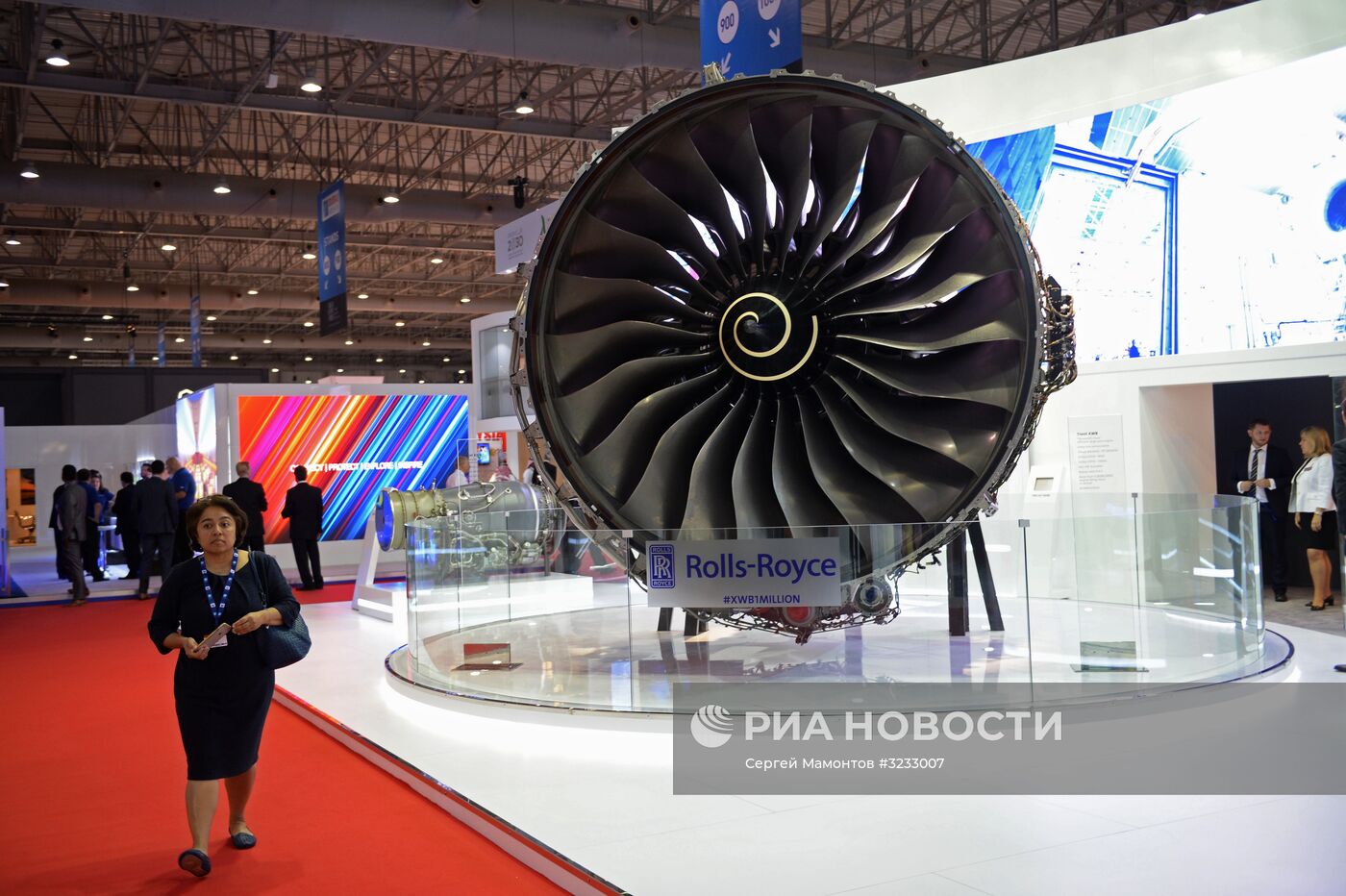 Вице-премьер Д. Рогозин посетил выставку Dubai Airshow 2017