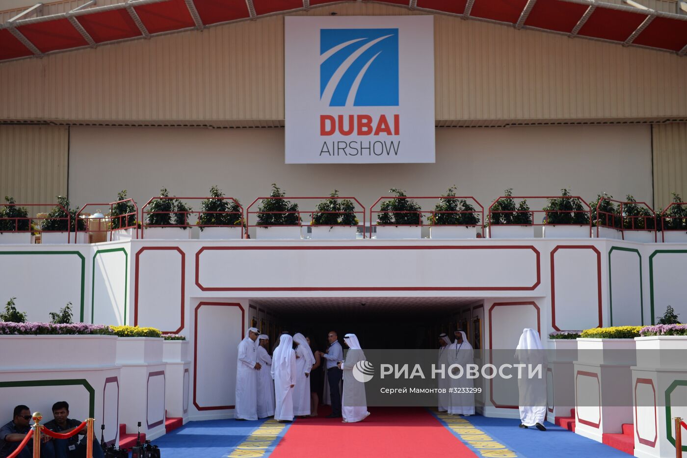 Вице-премьер Д. Рогозин посетил выставку Dubai Airshow 2017