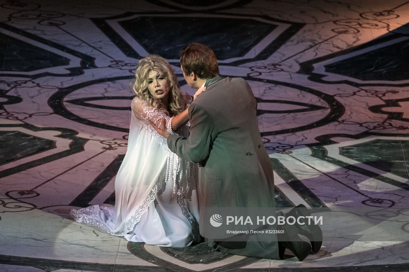 Опера Джузеппе Верди "Травиата" на сцене Марийского государственного театра оперы и балета имени Э. Сапаева