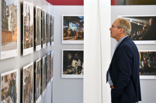 Открытие выставки "Сирия. Фотохроники войны" в Страсбурге
