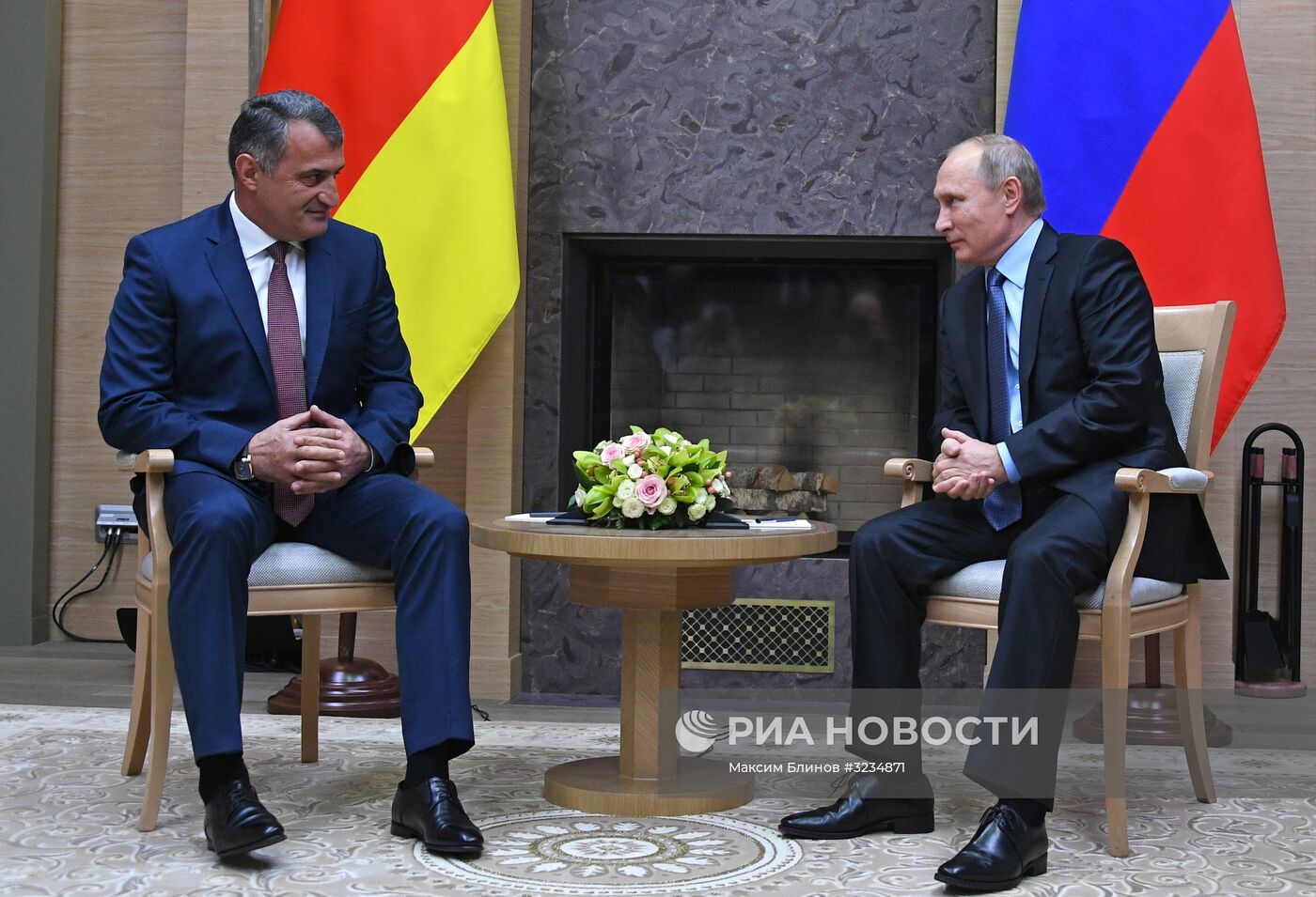 Президент РФ В. Путин встретился с президентом Южной Осетии А. Бибиловым