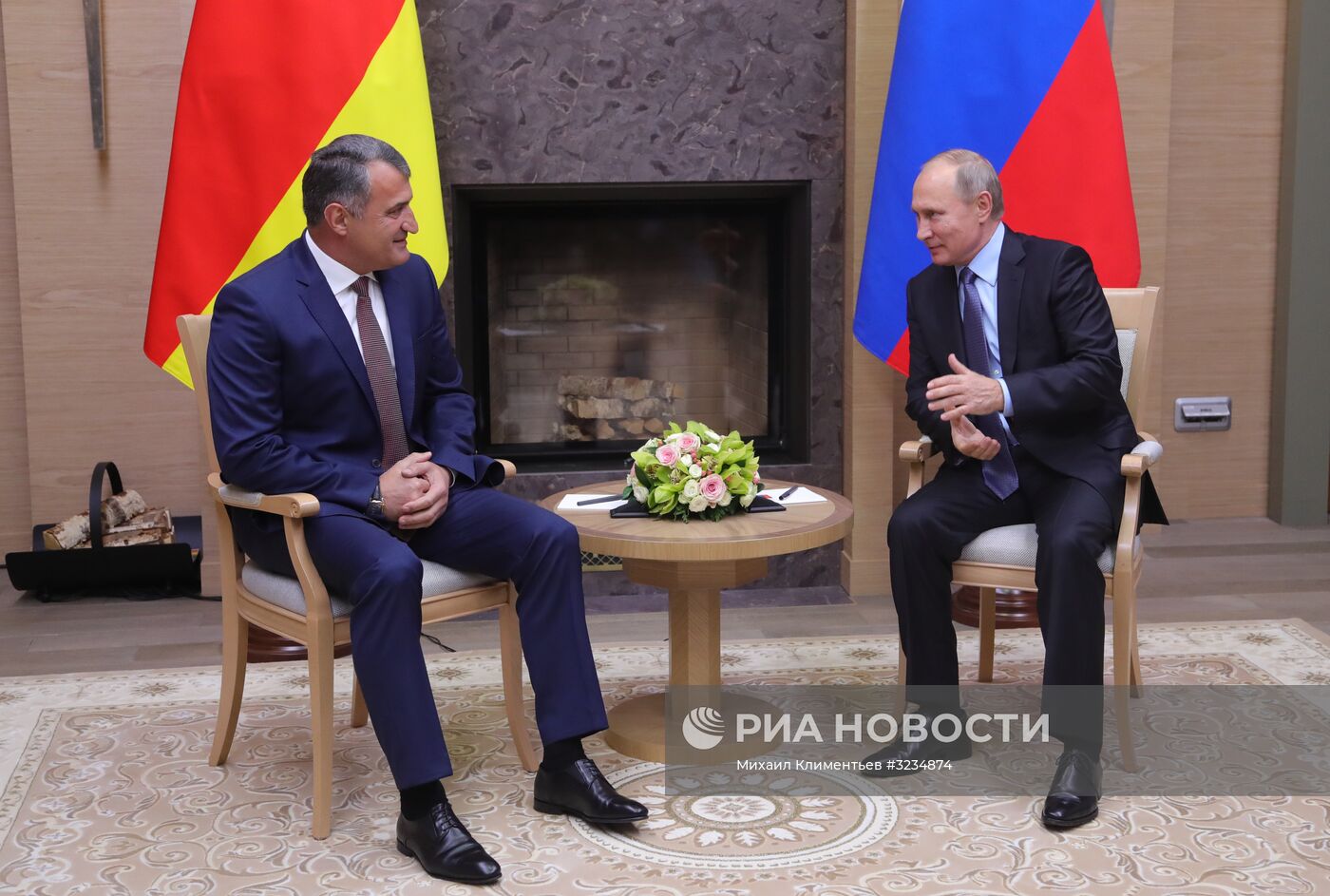 Президент РФ В. Путин встретился с президентом Южной Осетии А. Бибиловым