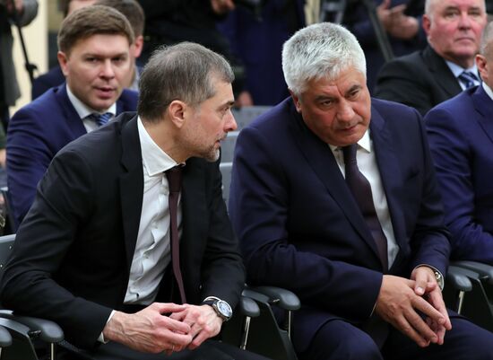 Президент РФ В. Путин встретился с президентом Южной Осетии А. Бибиловым