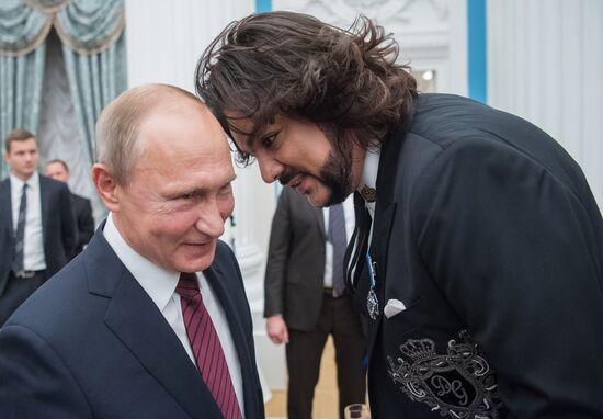 Президент РФ В. Путин вручил государственные награды в Кремле