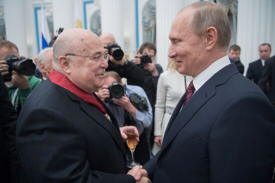 Президент РФ В. Путин вручил государственные награды в Кремле