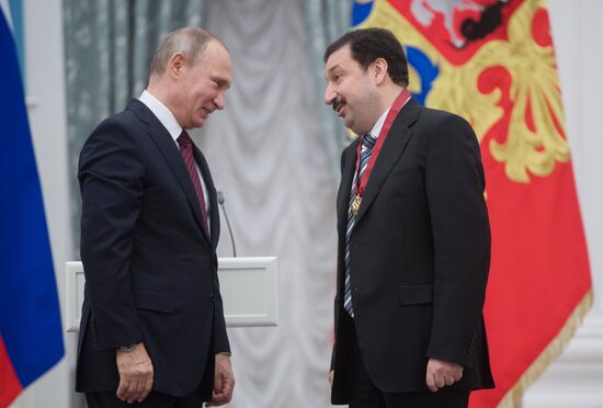 Президент РФ В. Путин вручил государственные награды в Кремле