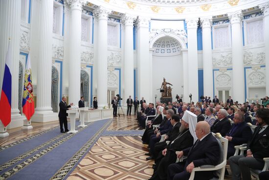 Президент РФ В. Путин вручил государственные награды в Кремле