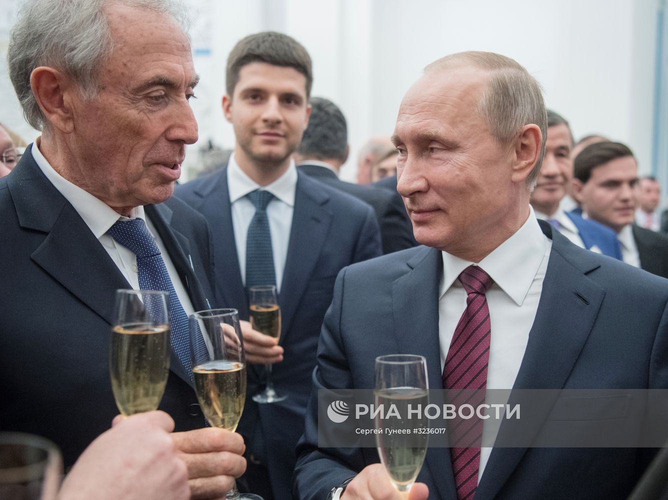 Президент РФ В. Путин вручил государственные награды в Кремле