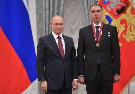 Президент РФ В. Путин вручил государственные награды в Кремле