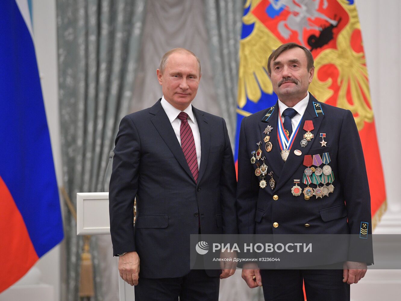 Президент РФ В. Путин вручил государственные награды в Кремле