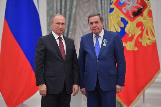 Президент РФ В. Путин вручил государственные награды в Кремле