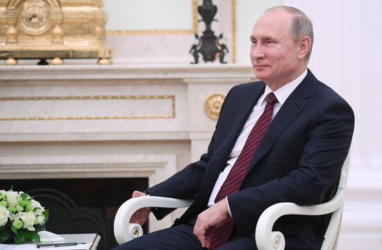 Президент РФ В.Путин встретился с президентом Армении С. Саргсяном
