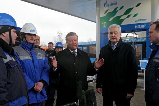 Введение в эксплуатацию новой автомобильной газонаполнительной компрессорной станции "Газпром"