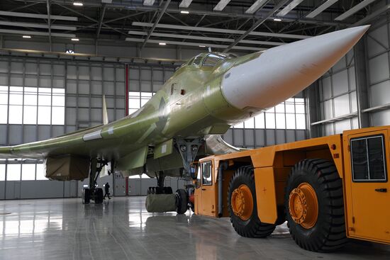 Выкатка опытного образца "Ту-160М2" в Казани