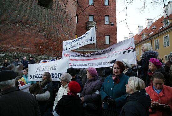 Шествие защитников русских школ в Риге