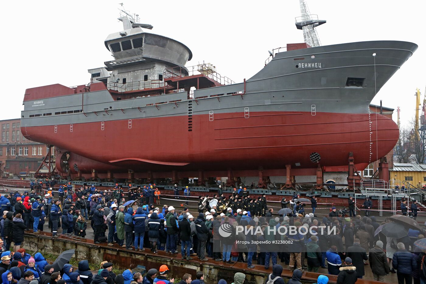 Спуск на воду траулера "Ленинец" в Калининграде