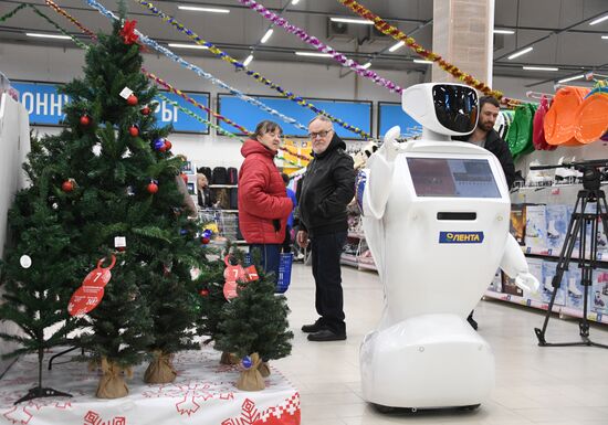 Роботы-консультанты появились в супермаркетах сети "Лента"