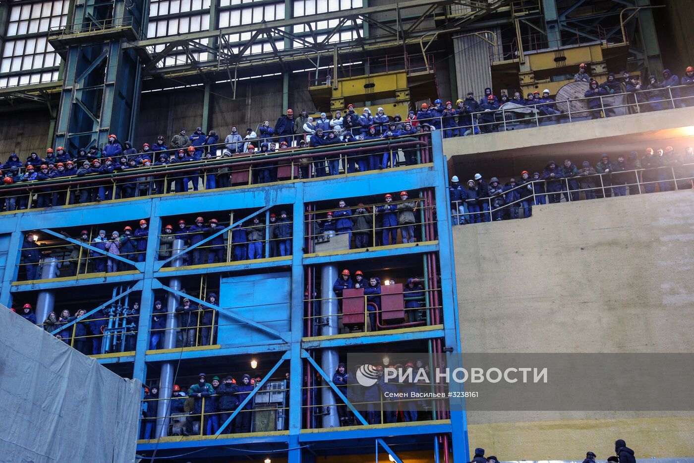 Спуск на воду атомного подводного крейсера "Князь Владимир" в Северодвинске