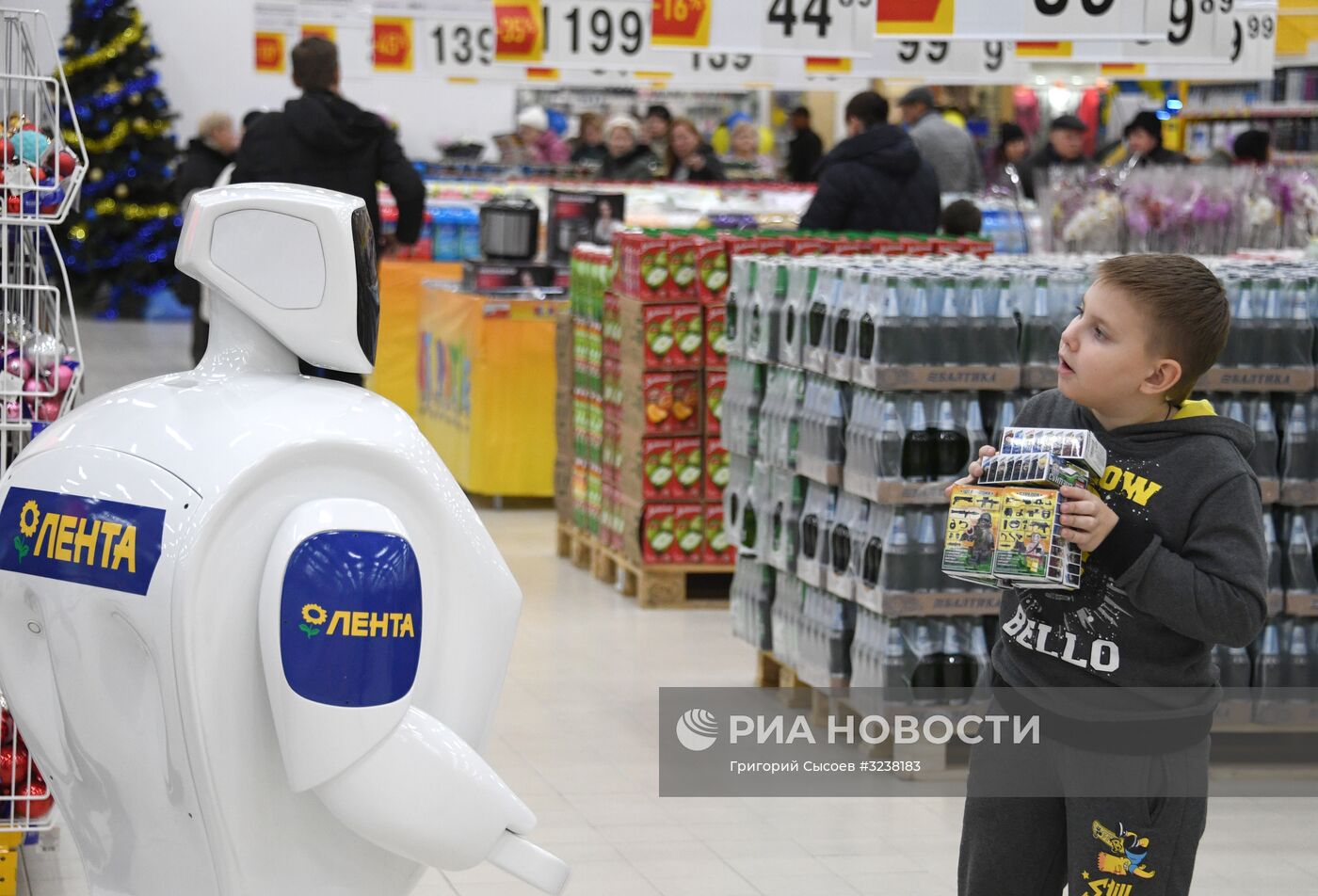 Роботы-консультанты появились в супермаркетах сети "Лента"