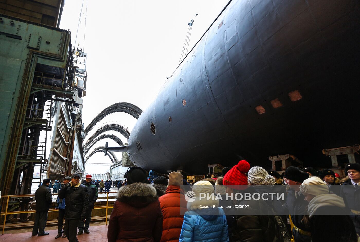 Спуск на воду атомного подводного крейсера "Князь Владимир" в Северодвинске