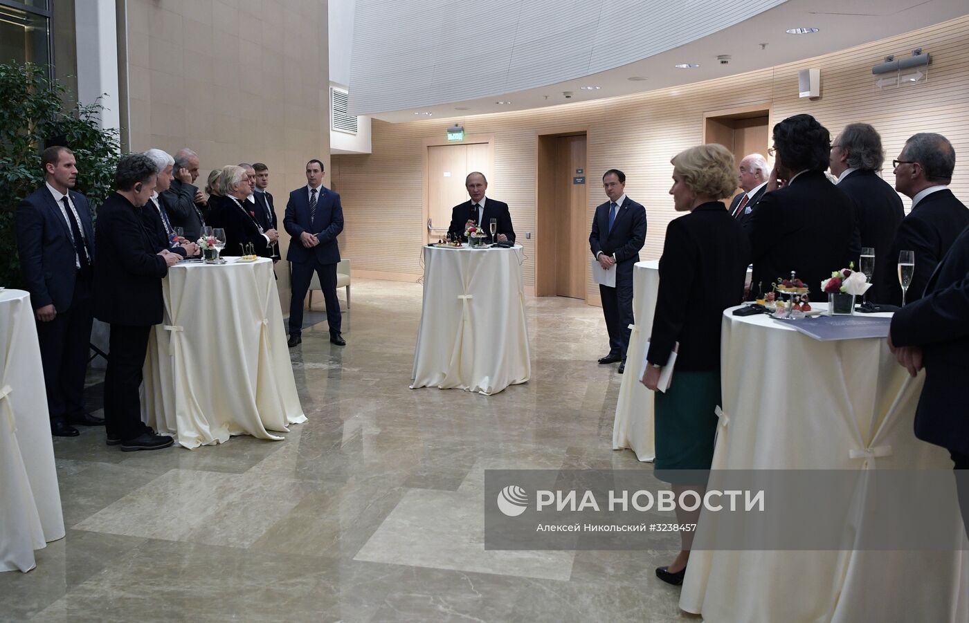 Рабочая поездка президента РФ В. Путина в Санкт-Петербург