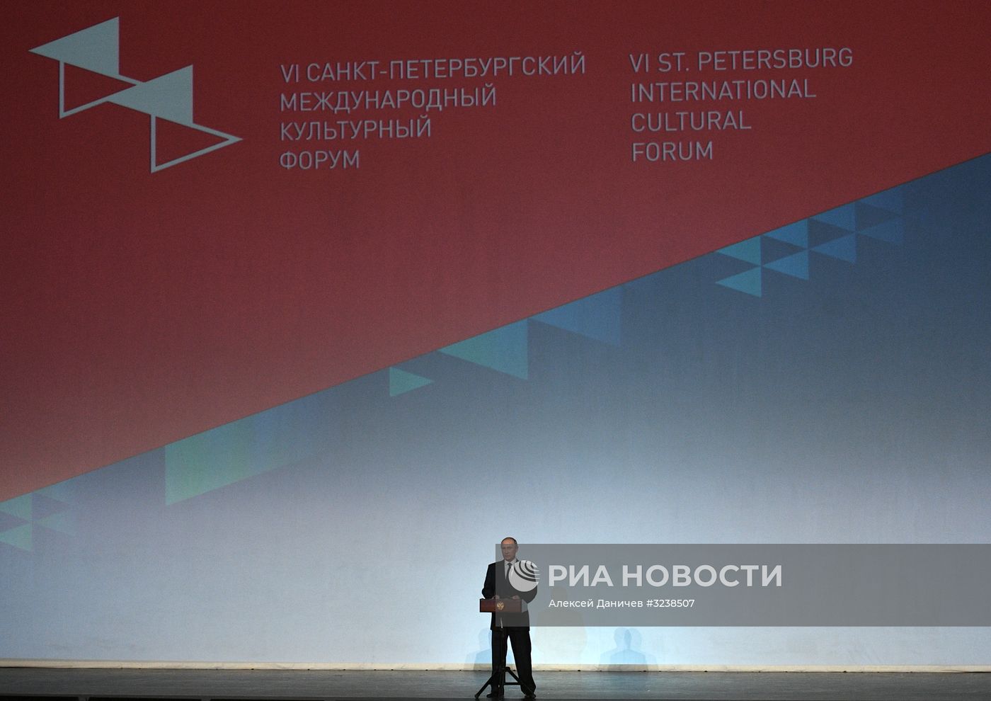 Рабочая поездка президента РФ В. Путина в Санкт-Петербург