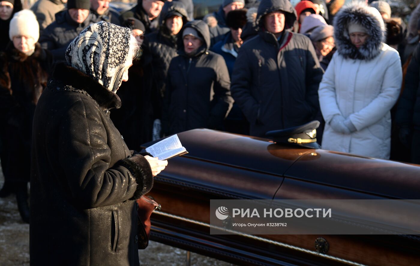 Прощание с летчиками, погибшими при крушении самолета, в Хабаровске