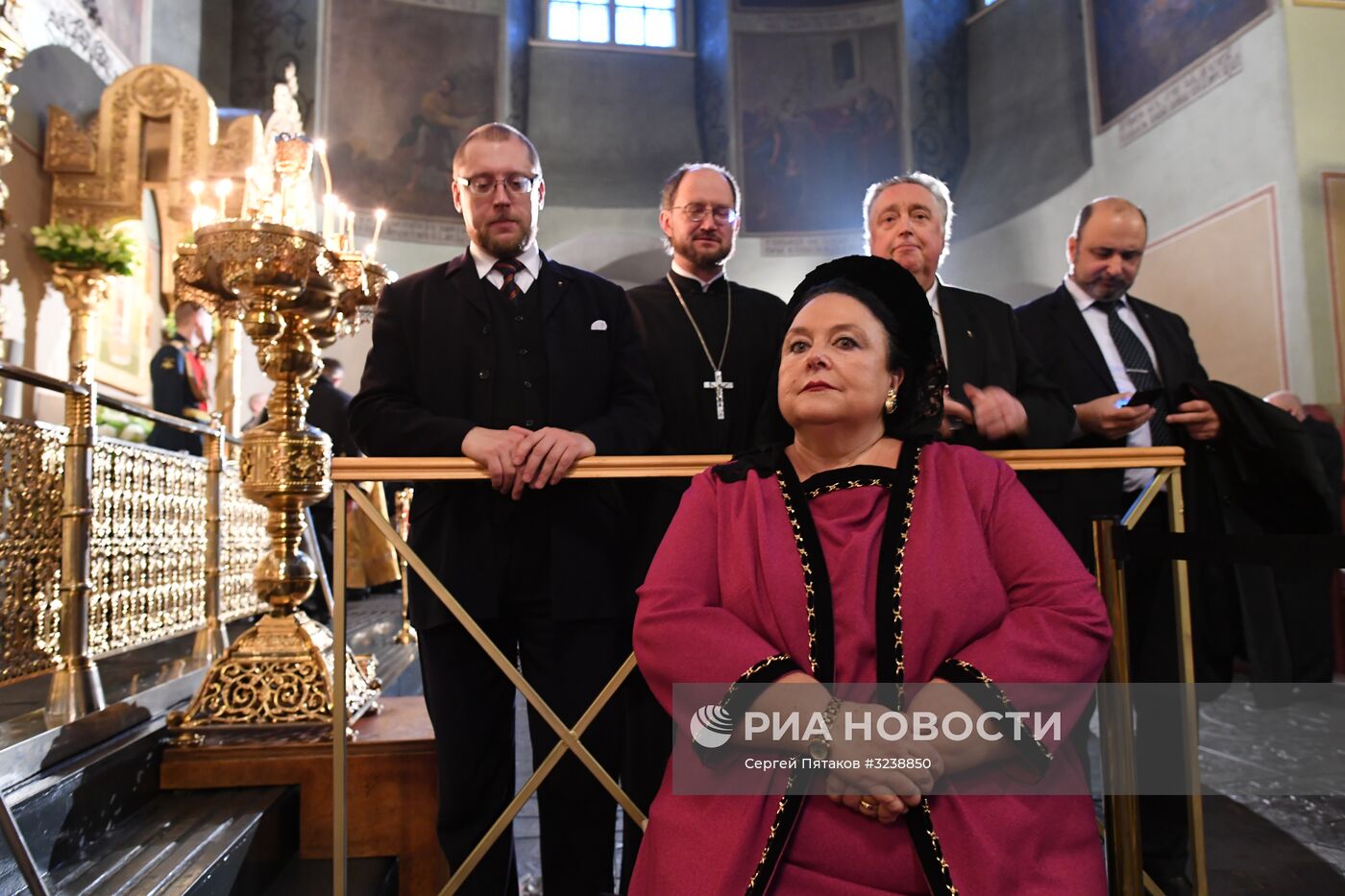 Патриаршее богослужение в честь 100-летия восстановления Патриаршества на Руси