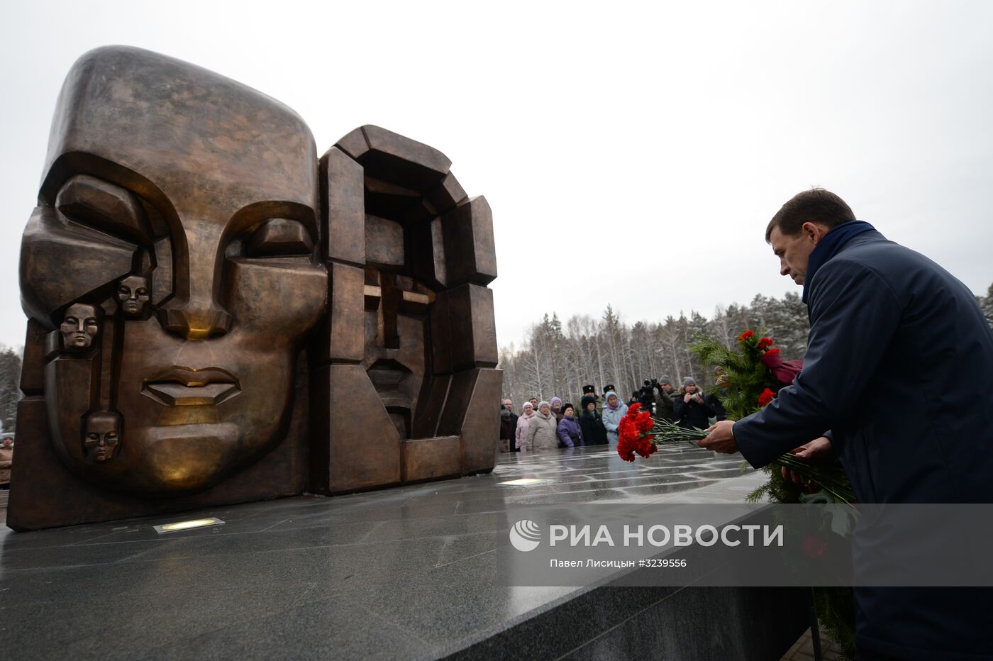 Открытие памятника "Маски скорби" в Екатеринбурге