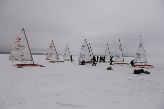 Соревнования по буерному спорту на Обском море в Новосибирске