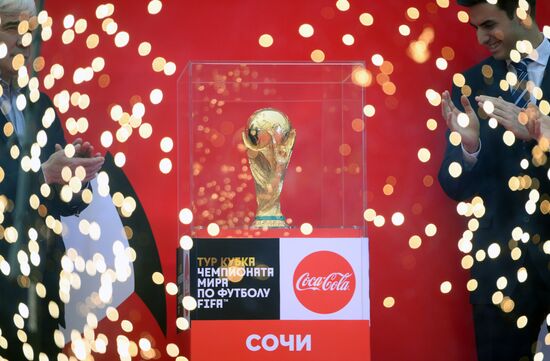 Кубок ЧМ-2018 по футболу представили в Сочи