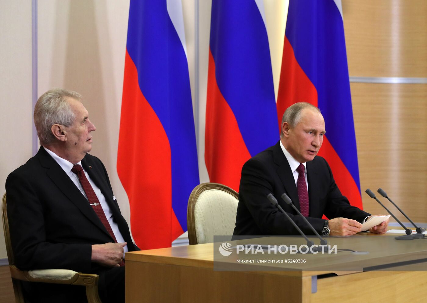 Президент РФ В. Путин встретился с президентом Чехии М. Земаном