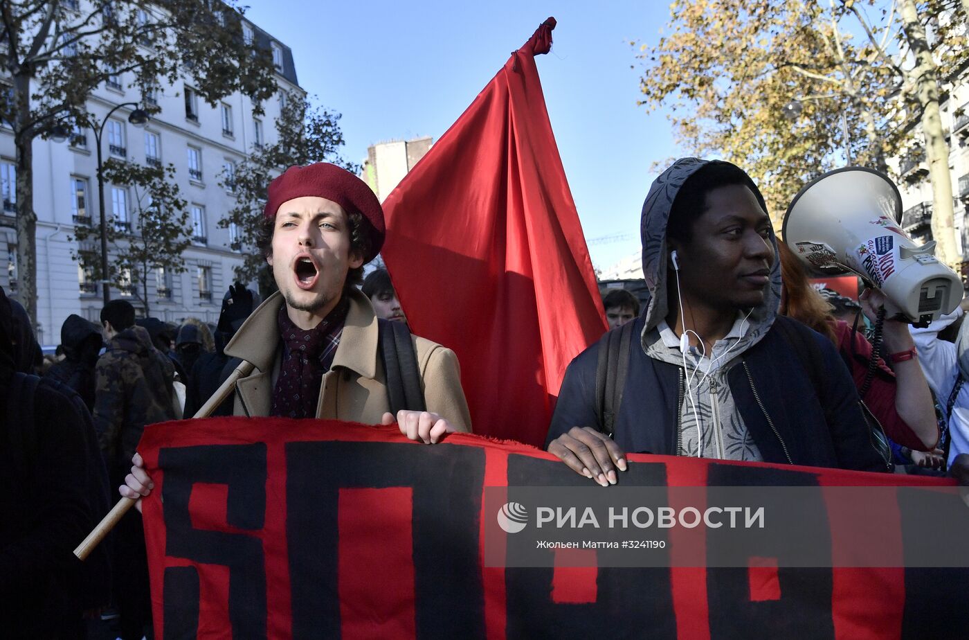 Акция против реформы образования в Париже