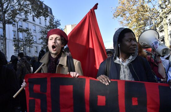 Акция против реформы образования в Париже