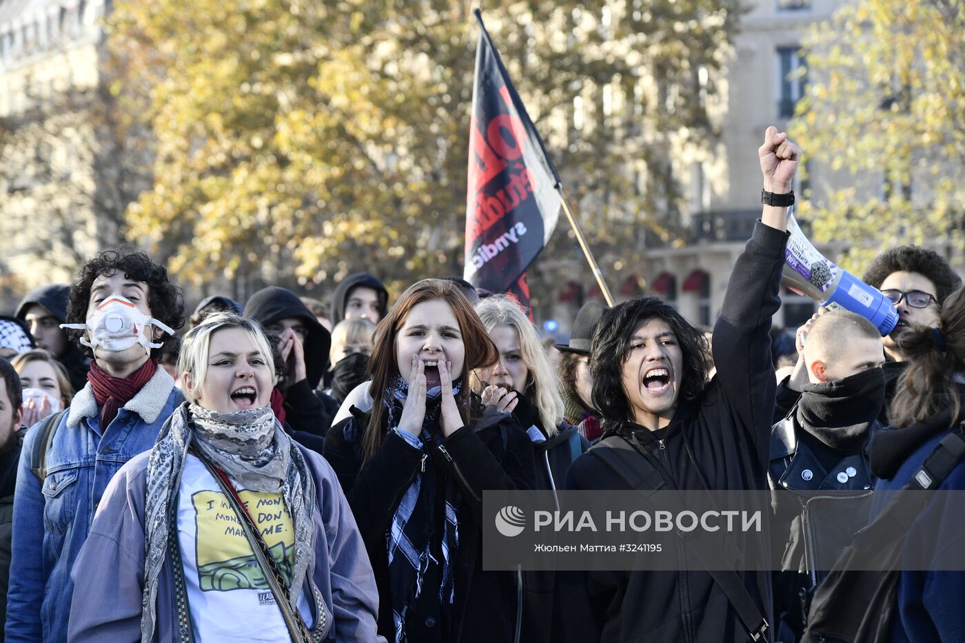 Акция против реформы образования в Париже