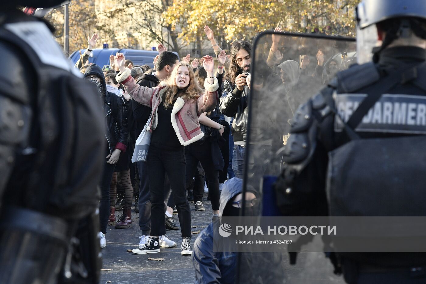 Акция против реформы образования в Париже