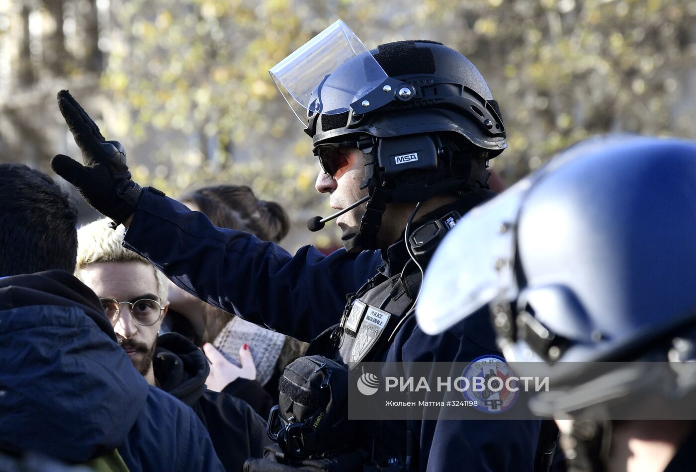 Акция против реформы образования в Париже