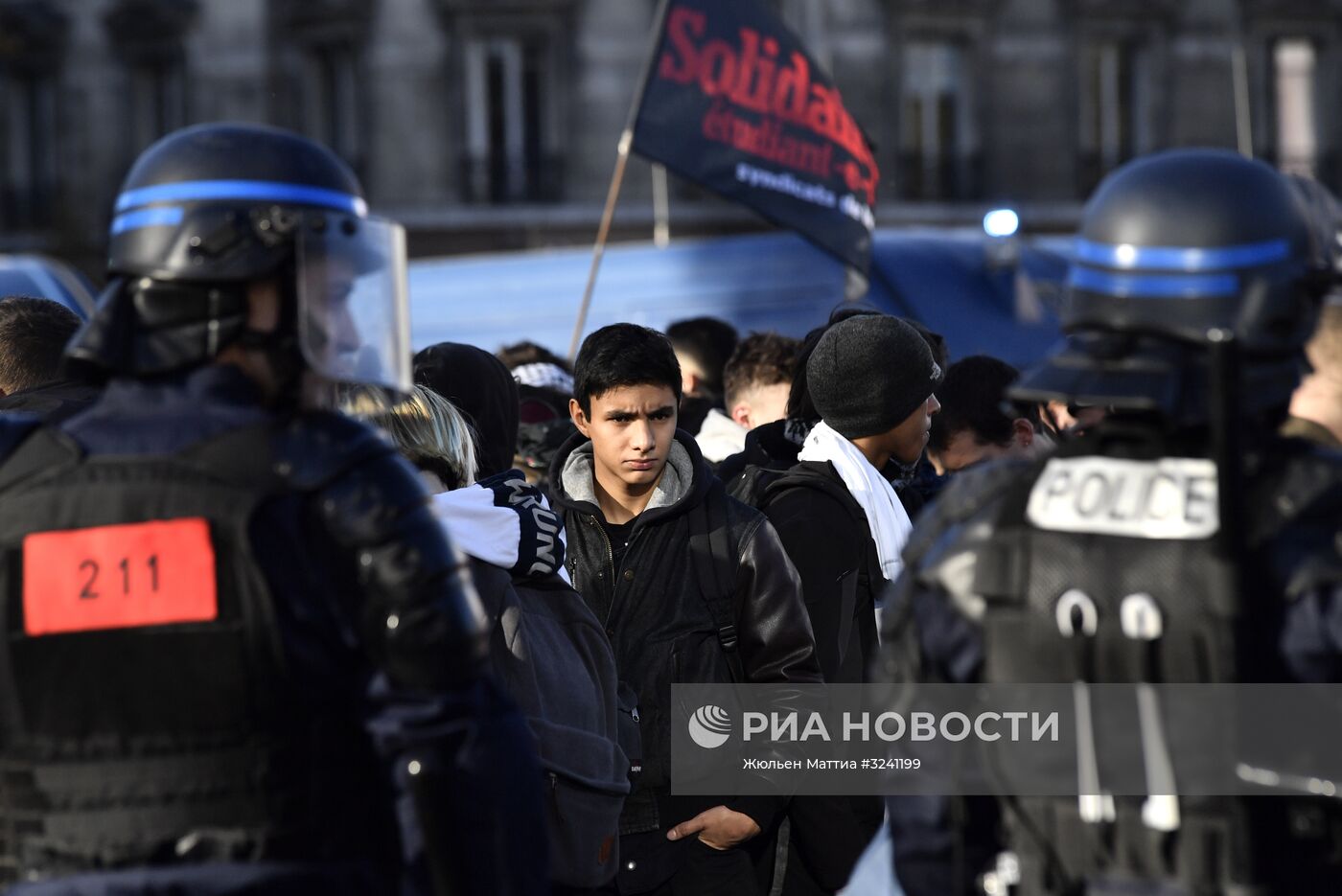 Акция против реформы образования в Париже