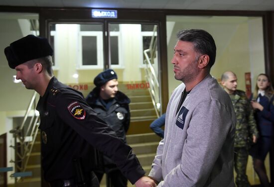 Рассмотрение ходатайства следствия об аресте подозреваемых в перестрелке в "Москва-Сити"