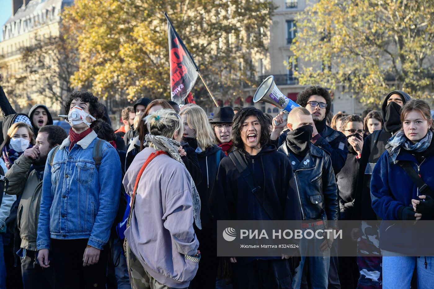 Акция против реформы образования в Париже