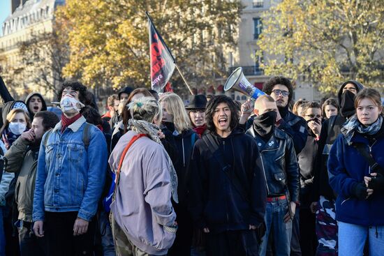 Акция против реформы образования в Париже