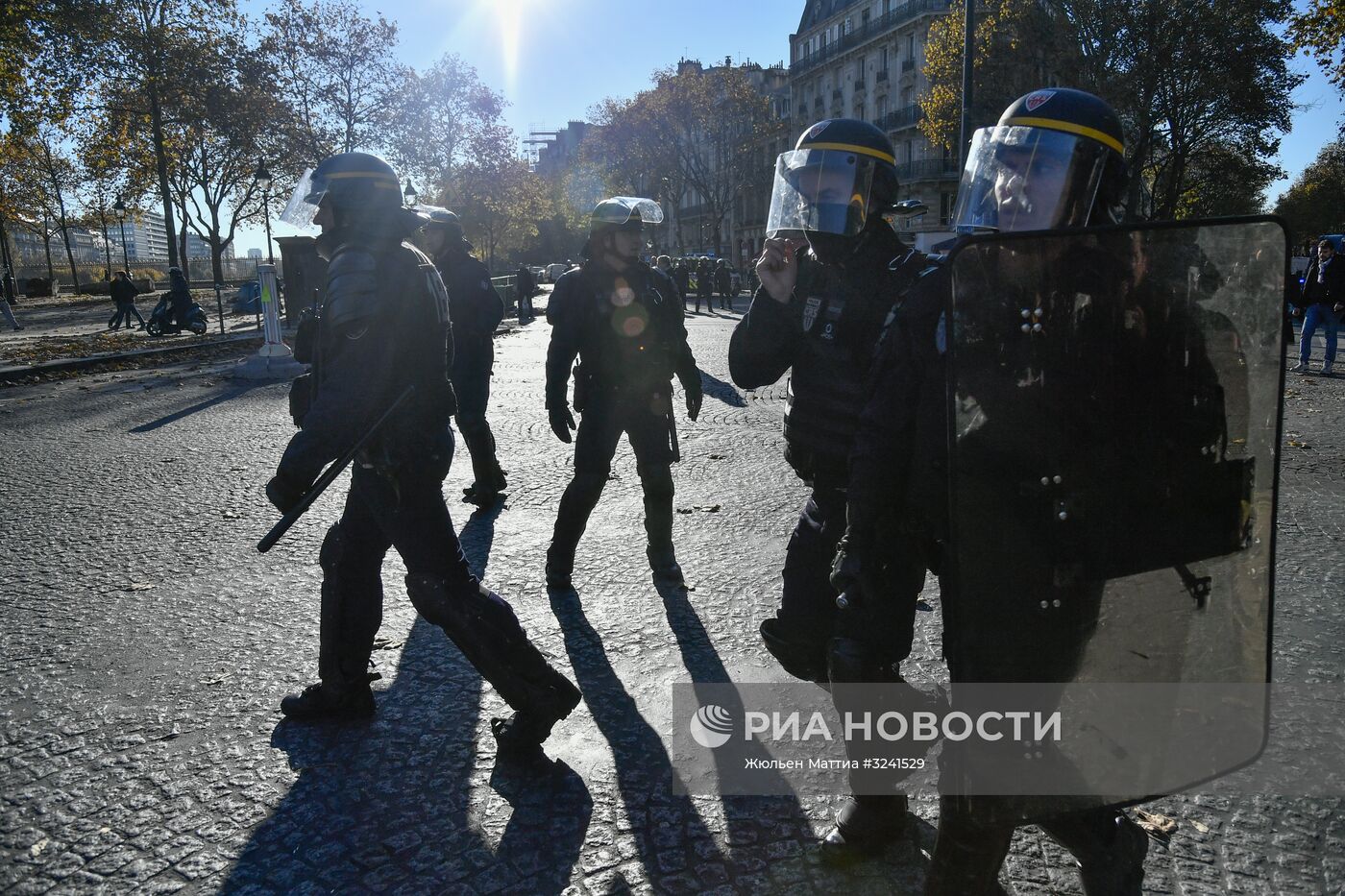 Акция против реформы образования в Париже