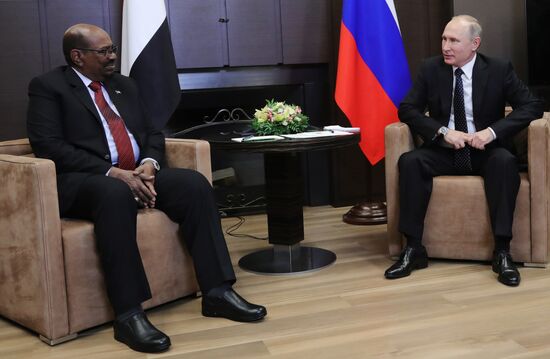 Президент РФ В. Путин встретился с президентом Судана О. Баширом
