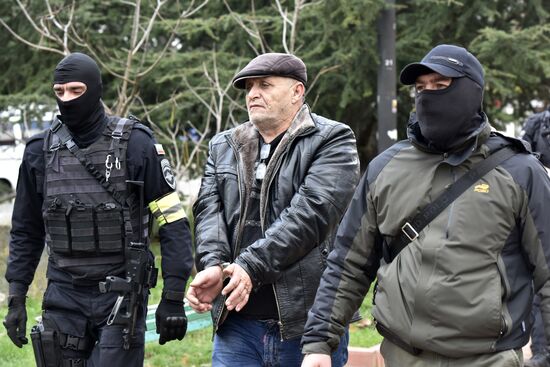 Члены "Меджлиса" задержаны в Крыму за вымогательство