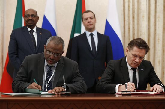 Премьер-министр РФ Д. Медведев встретился с президентом Республики Судан О. Баширом