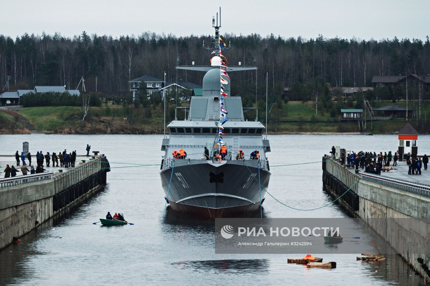 Спуск на воду первого серийного малого ракетного корабля "Тайфун" проекта 22800