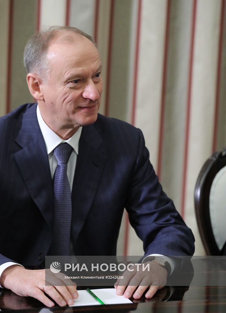 Президент РФ В. Путин провел заседание Совбеза РФ