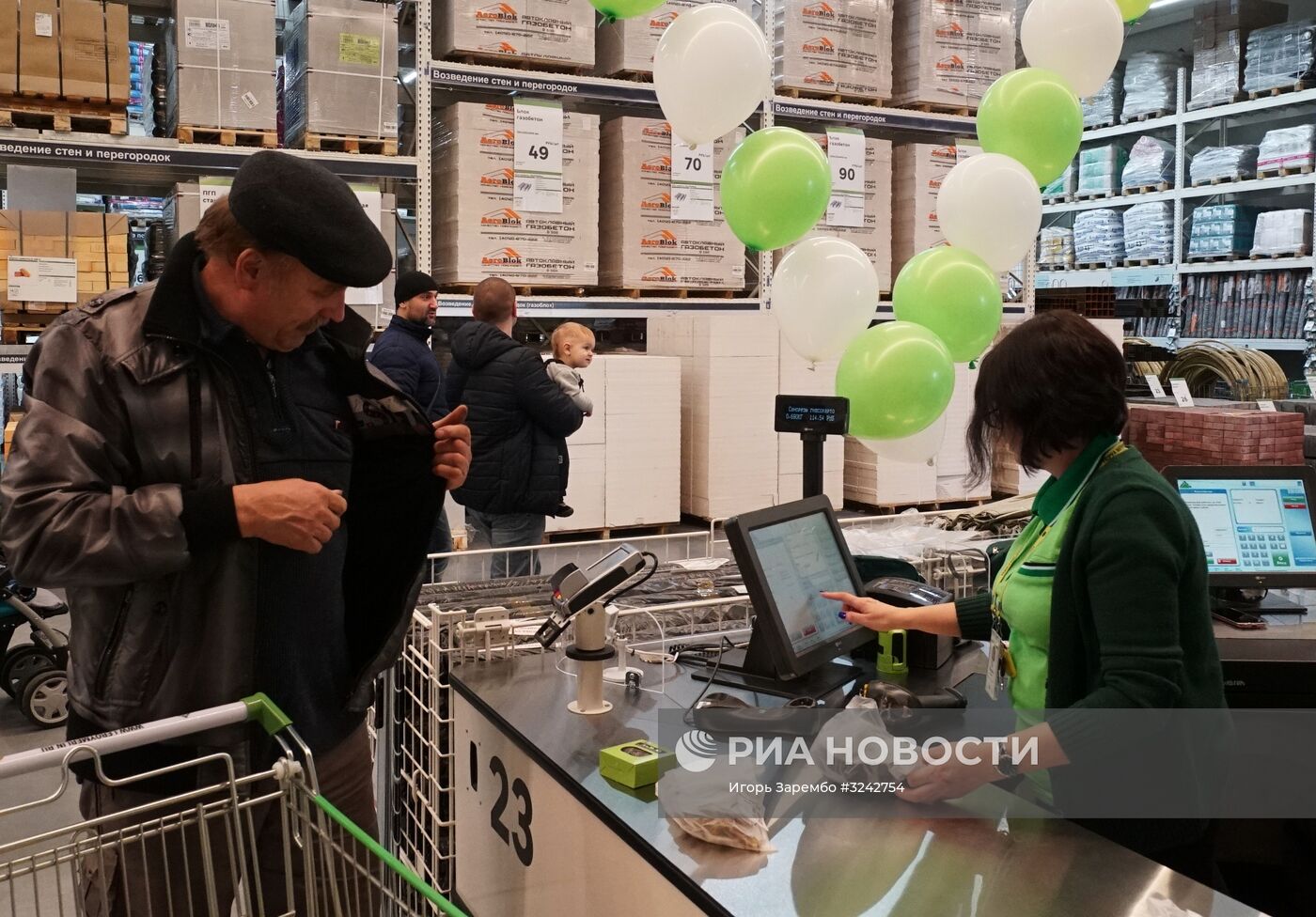 Открытие мегамаркета Леруа Мерлен в Калининграде
